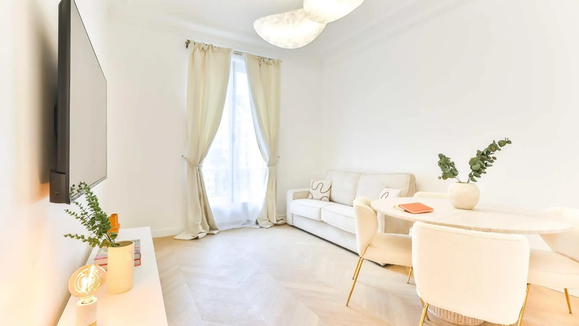 Ferienwohnung Charming 2Br - 6P - Eiffel Tower Paris